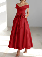 Vestido de madrina de boda en satén fucsia, largo al tobillo, con hombros descubiertos y prácticos bolsillos. 5