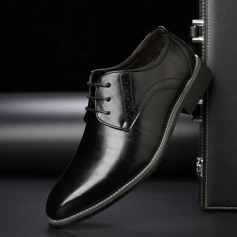 Zapatos de hombre tipo Derby con cierre de cordones, detalles brogue y fabricados en suave piel vegana, ideales para un estilo elegante y 0