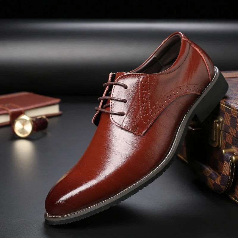 Zapatos de hombre tipo Derby con cierre de cordones, detalles brogue y fabricados en suave piel vegana, ideales para un estilo elegante y 3