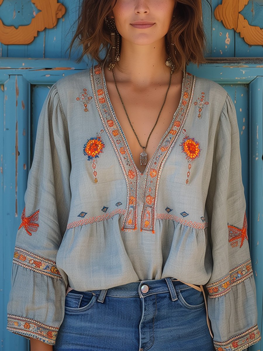 Blusa boho para mujer en Azul Claro con bordado artesanal, look de festival de verano